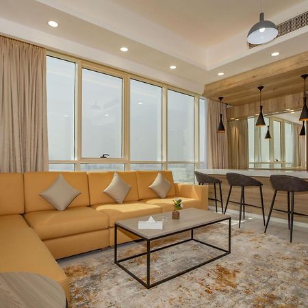 Platinum Coast Hotel Apartments Fujairah Bilik gambar A living room in a suite at the hotel
