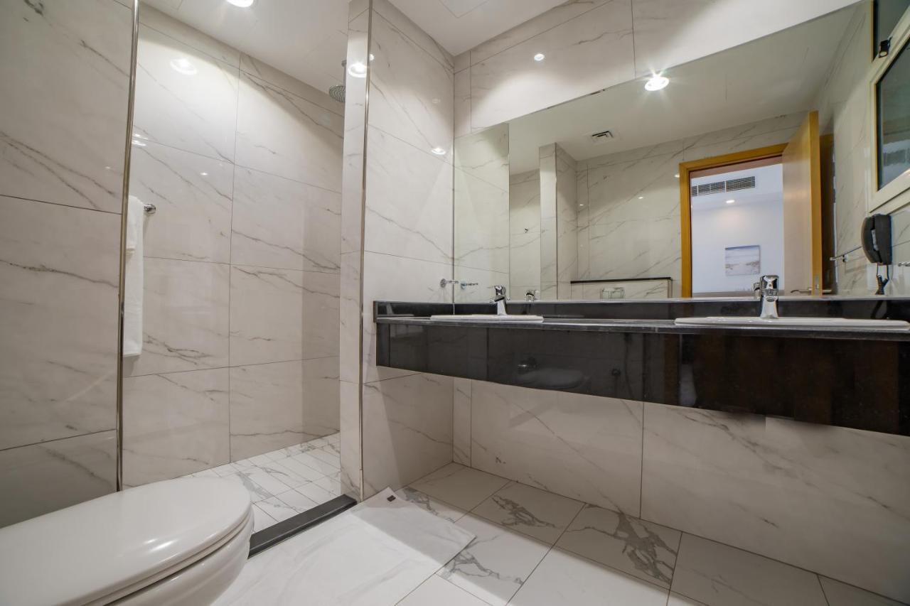 Platinum Coast Hotel Apartments Fujairah Luaran gambar Bathroom