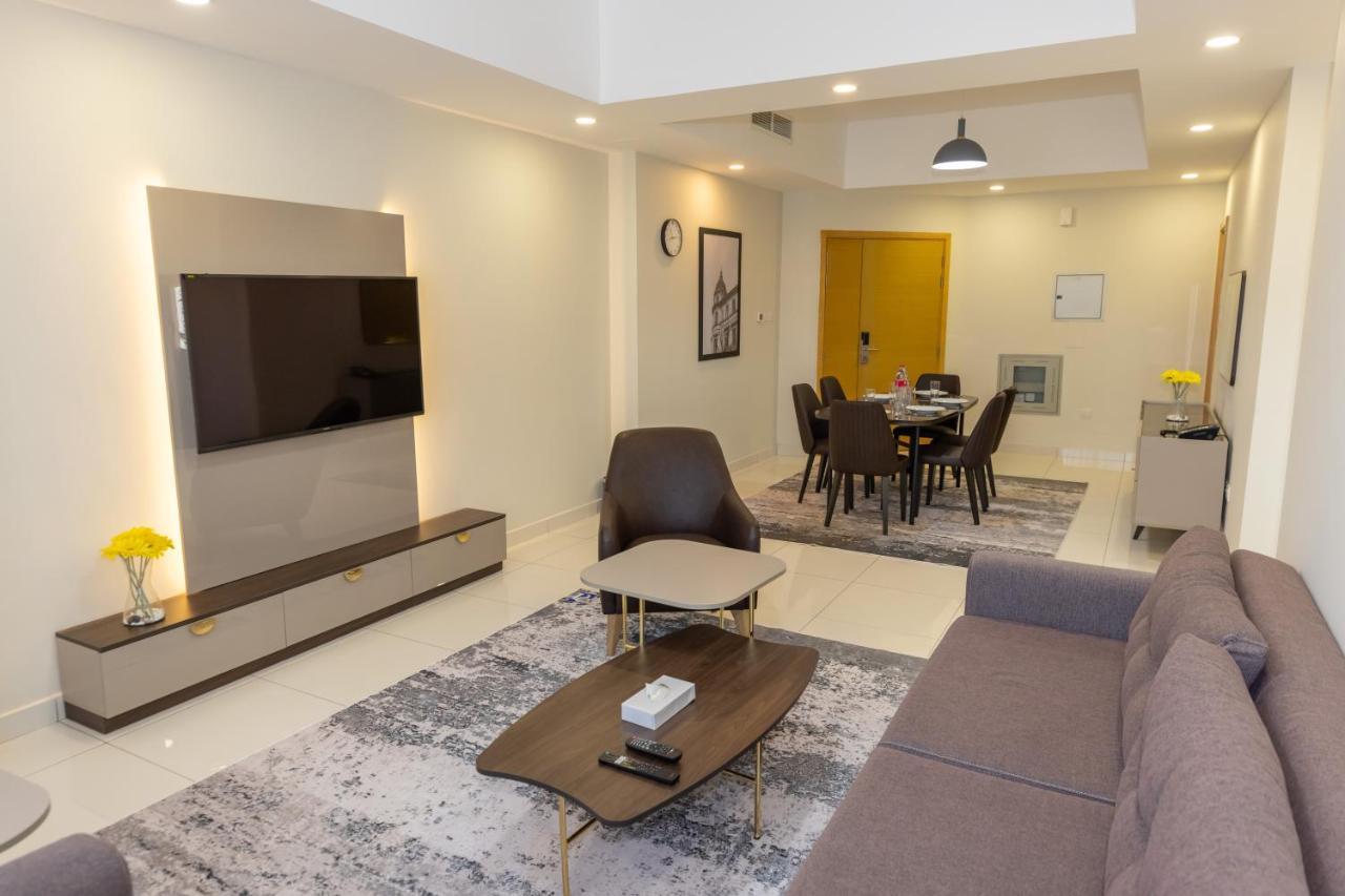Platinum Coast Hotel Apartments Fujairah Luaran gambar A living room in a condominium