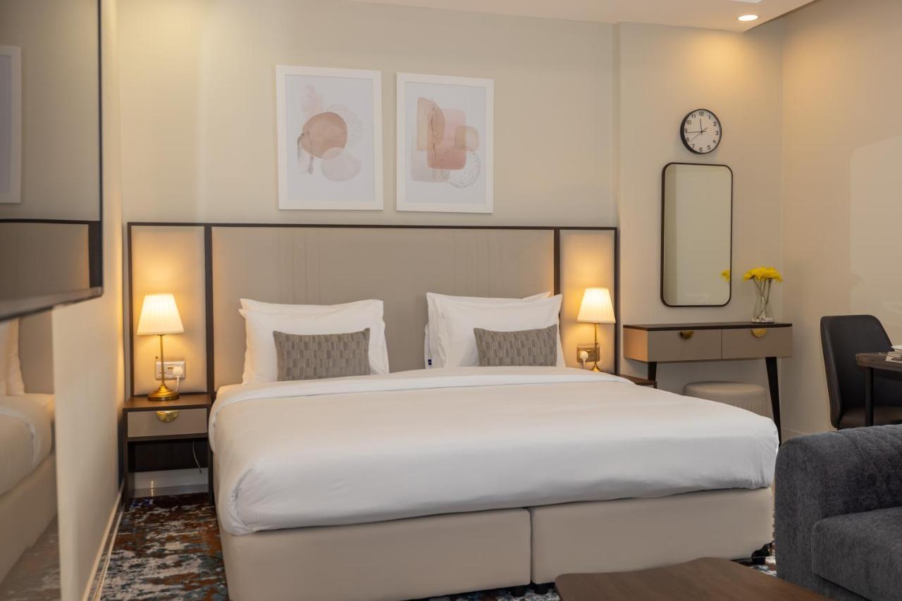 Platinum Coast Hotel Apartments Fujairah Luaran gambar A bedroom at the hotel