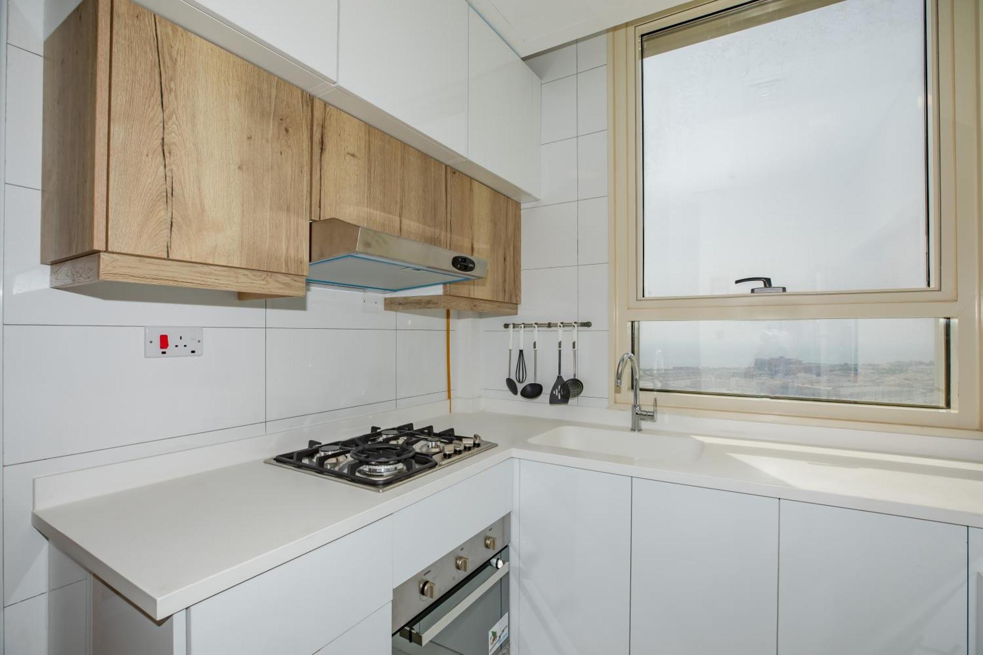Platinum Coast Hotel Apartments Fujairah Bilik gambar A modern kitchen